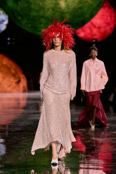 Look 16